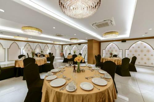 Express11 Hotel