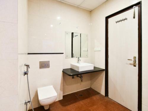 Capital O 46289 Hotel Royal Akshayam