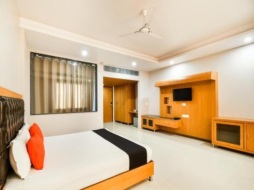 Capital O 46289 Hotel Royal Akshayam