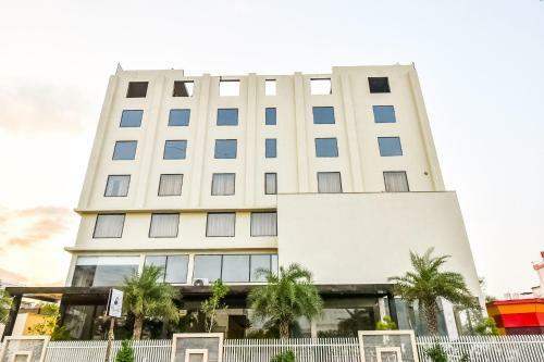 Capital O 46289 Hotel Royal Akshayam