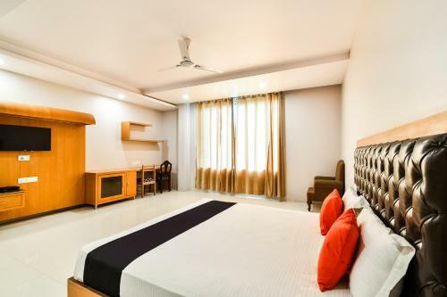 Capital O 46289 Hotel Royal Akshayam