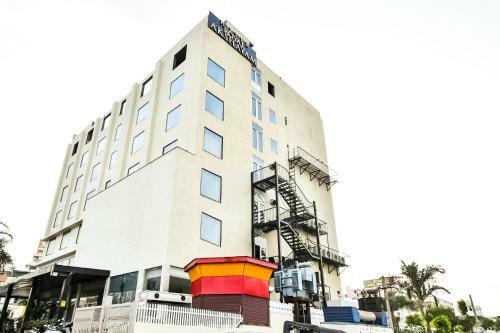 Capital O 46289 Hotel Royal Akshayam