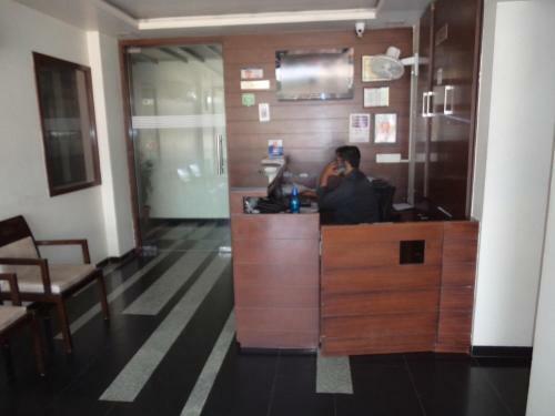 A2zroomz Hotel Nangi's Pride