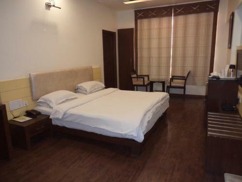 A2zroomz Hotel Nangi's Pride