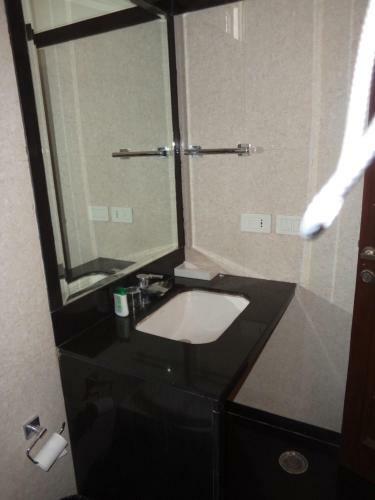 A2zroomz Hotel Nangi's Pride