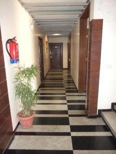 A2zroomz Hotel Nangi's Pride