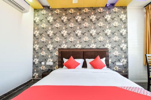 Oyo 71084 Hotel Diamond Key