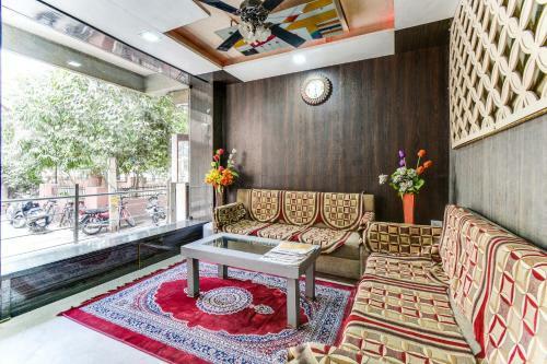Oyo 71231 Hotel Hindustani