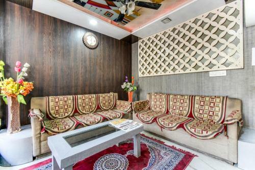 Oyo 71231 Hotel Hindustani