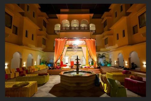 Hotel Rajbagh Palace