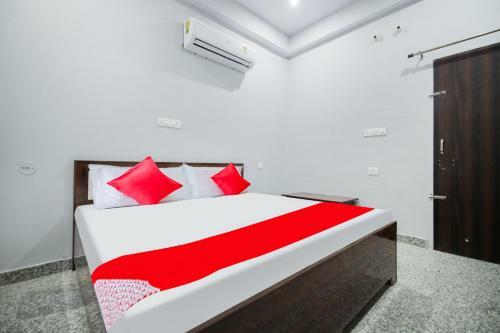 Oyo 45931 Hotel Ganesham