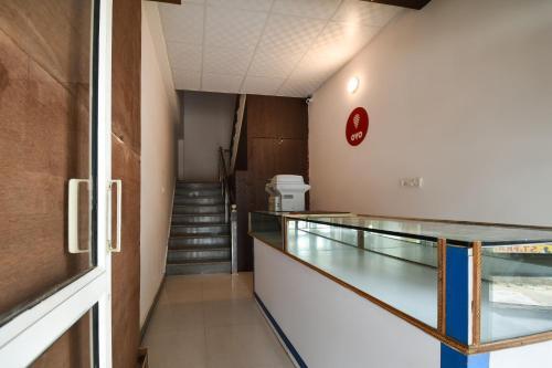 Oyo 45087 Hotel Sapphire Palace 2