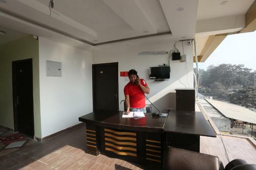 Oyo 23253 Hotel Baswari