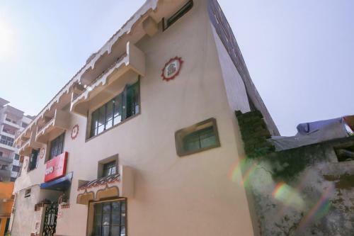 Oyo 62712 Hotel Holiday Inn