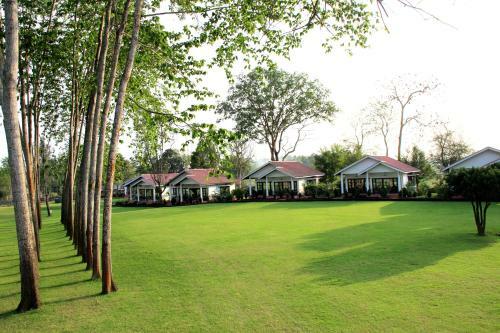 Hotel Kaziranga Golf Resort