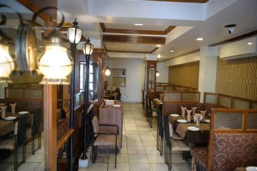 Raja Hotel