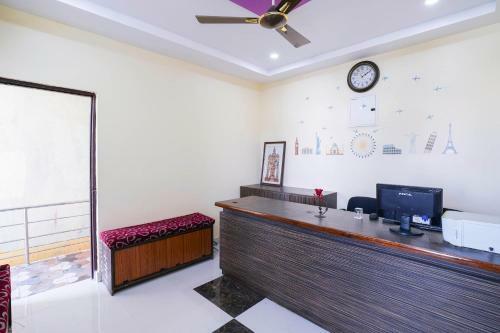 Oyo 45058 V-hotel