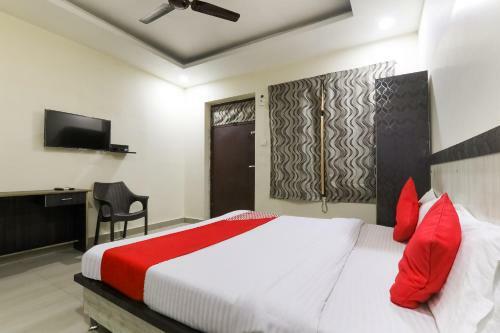 Oyo 75205 Hotel Samrat