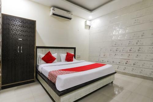 Oyo 75205 Hotel Samrat