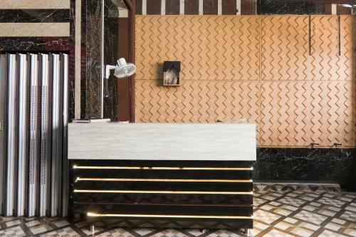 Oyo 75205 Hotel Samrat