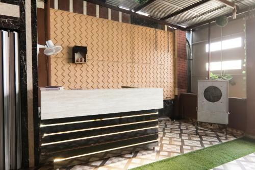 Oyo 75205 Hotel Samrat