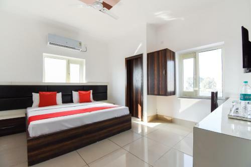 Oyo 62051 Hotel Bhardwaj