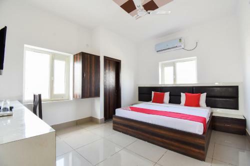 Oyo 62051 Hotel Bhardwaj