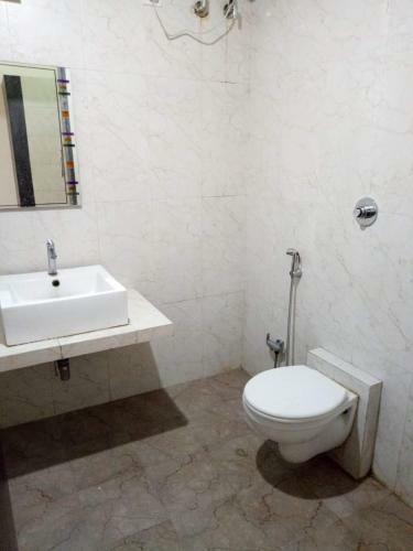Hotel Raj Cottage And Resort