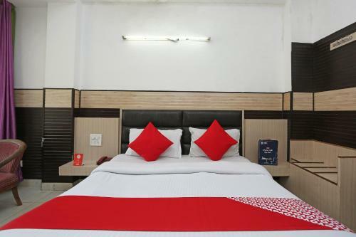 Oyo 28445 Hotel Bhavini