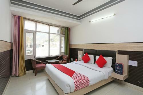 Oyo 28445 Hotel Bhavini