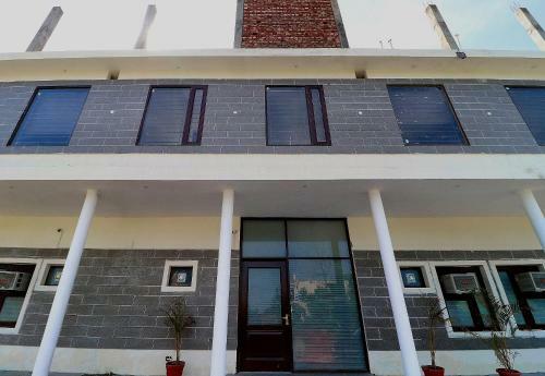 Oyo 24122 Hotel Sharnam