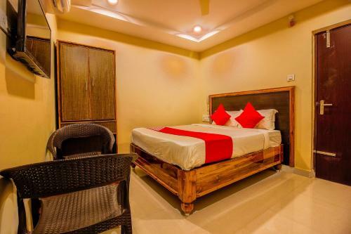 Oyo 36823 Hotel Vamsee Empire