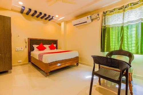 Oyo 36823 Hotel Vamsee Empire