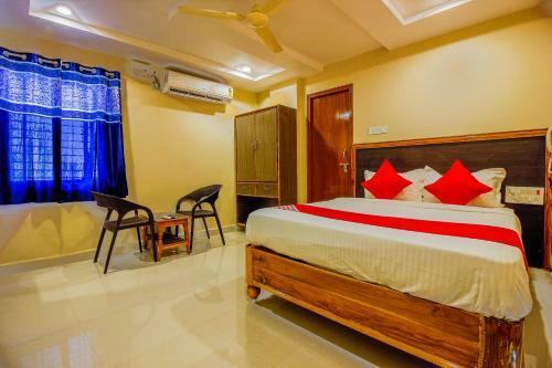 Oyo 36823 Hotel Vamsee Empire