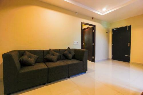 Oyo 36823 Hotel Vamsee Empire