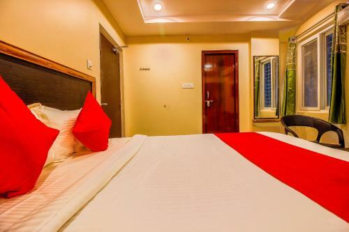 Oyo 36823 Hotel Vamsee Empire