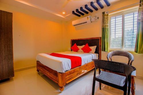 Oyo 36823 Hotel Vamsee Empire