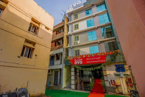 Oyo 36823 Hotel Vamsee Empire