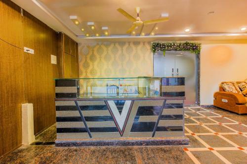 Oyo 36823 Hotel Vamsee Empire