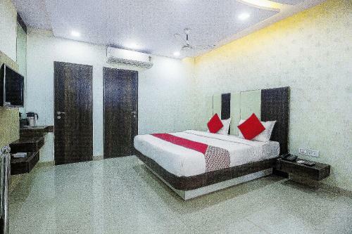Oyo Flagship 76385 Hotel Samrat Palace - Moca