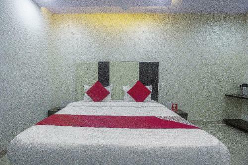 Oyo Flagship 76385 Hotel Samrat Palace - Moca