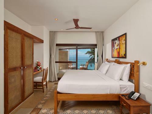 Hotel Rockholm At The Light House Beach