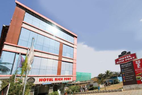 Hotel Oyo 23994 Rich Fort