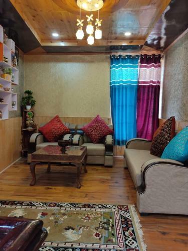 Hostal Paradise Leh Residency