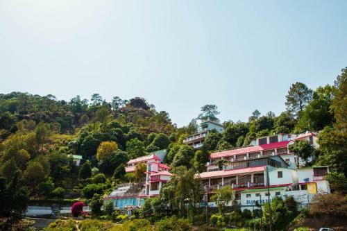 Hotel Blue Pine Resort