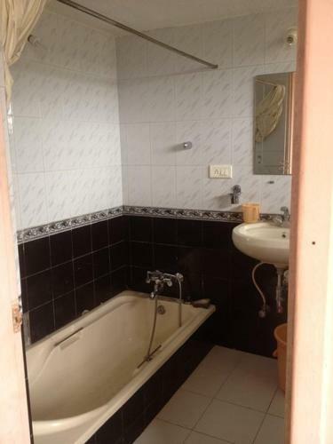 Villa R S Guest House