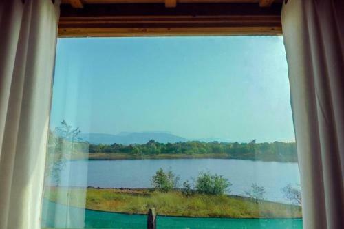 Leisurely Ripple Lake Touch Cabin