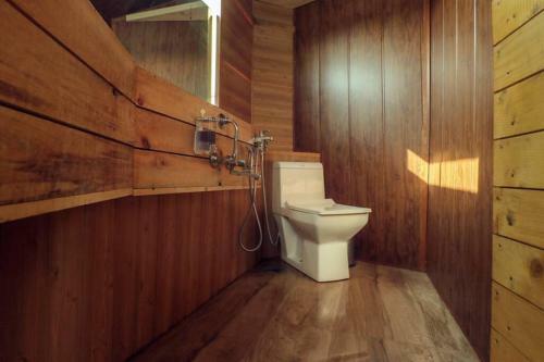 Leisurely Ripple Lake Touch Cabin