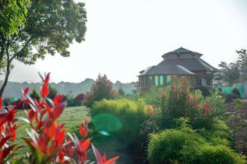 Leisurely Ripple Lake Touch Cabin