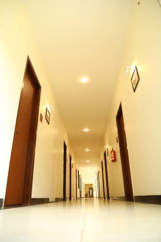 Hotel Sukkur Bhavan's Sb Resorts & Lawns